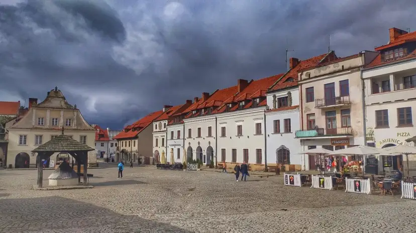 Kazimierz Dolny: Przewodnik po Perle Renesansu i Mieście Artystów