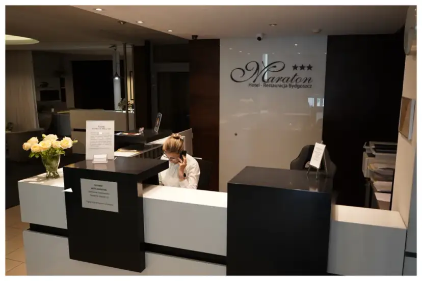 Hotel dla niepełnoletnich: Jak zarezerwować i uniknąć odmowy?