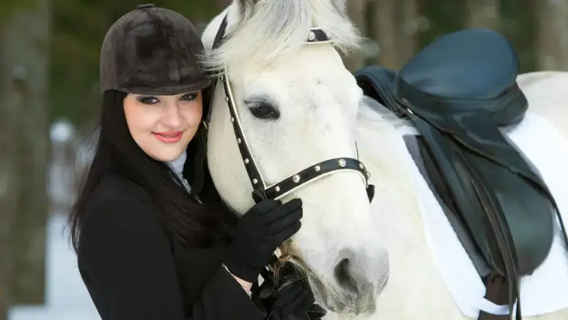 Ochrona głowy w jeździectwie: jak uniknąć poważnych urazów?