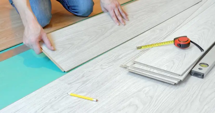 Podłoga DIY: Układanie paneli krok po kroku oszczędź i zrób to sam!