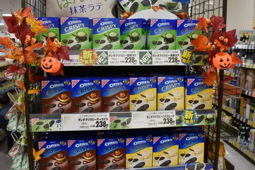 Oreo Crispy Matcha Latte i Tiramisu to świetne pomysły, co warto przywieźć z Japonii. Jesienne dekoracje dodają uroku.