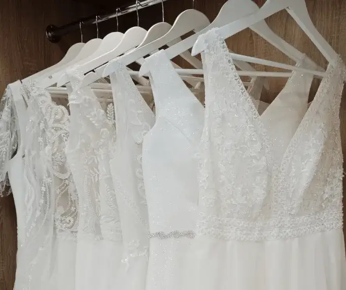 Jak przechowywać suknię ślubną, aby uniknąć jej zniszczenia?