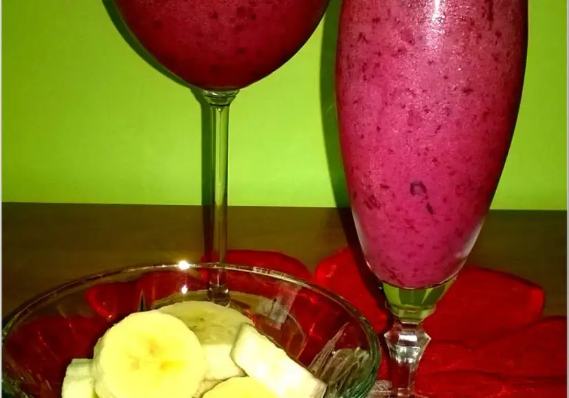 Szybki i zdrowy koktajl z mrożonych owoców – prosty przepis na lato