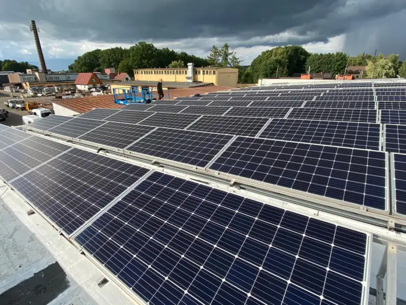 Fotowoltaika na dachu czy na ziemi - co wybrać dla optymalnej efektywności?