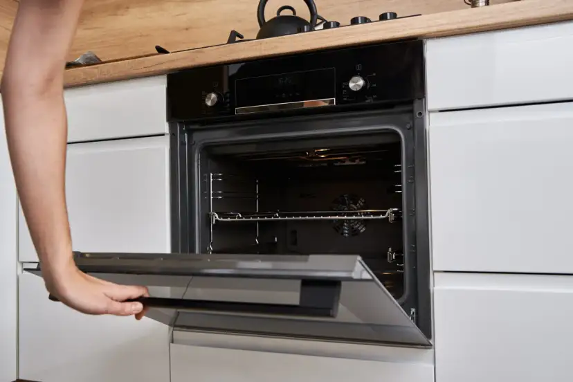 Jak zdjąć drzwi piekarnika Beko - proste kroki bez problemów