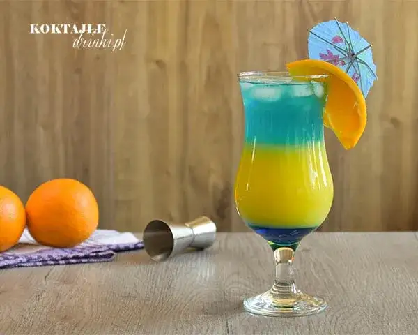 Najlepsze drinki z Blue Curacao: przepisy alkoholowe i bezalkoholowe