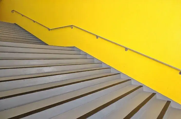 Jak zamontować balustradę na schodach - uniknij najczęstszych błędów