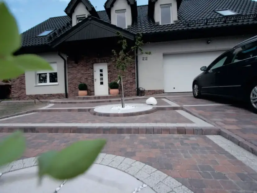 Jak zrobić podjazd na samochód - uniknij kosztownych błędów i zyskaj trwałość