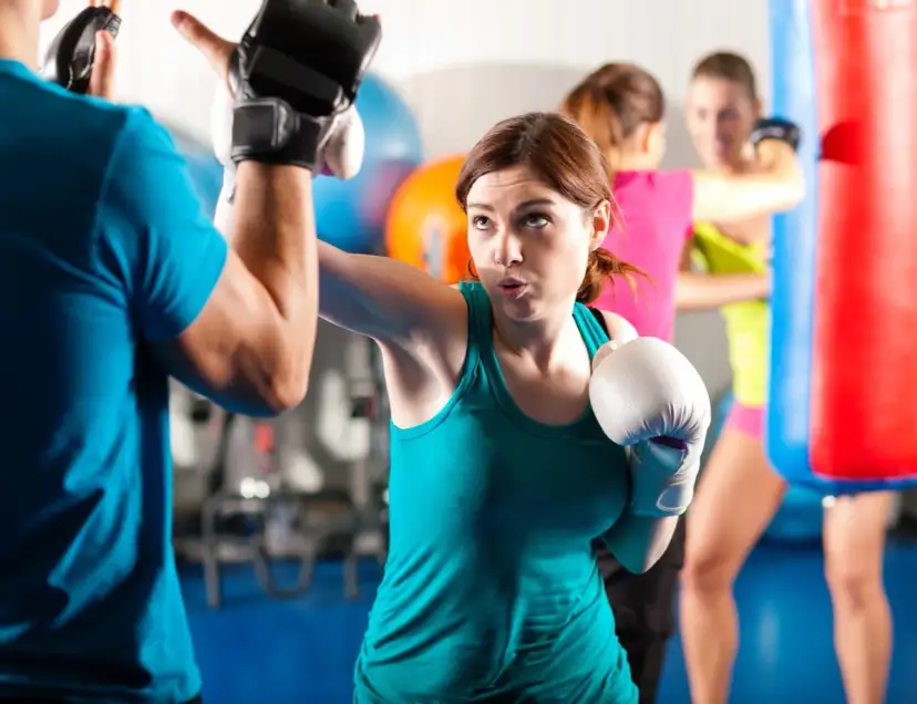 Ile kosztują kursy samoobrony? Pełny cennik i co wpływa na cenę