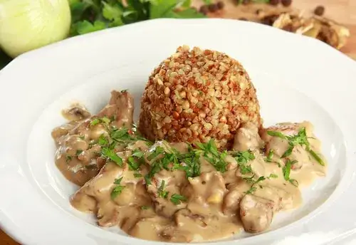 Z czym podawać cielęcinę? Odkryj najlepsze dodatki i sosy