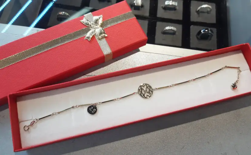 Najlepsze bransoletki na rocznicę ślubu dla męża, które zachwycą