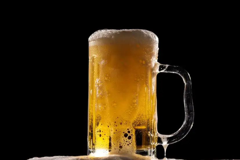 Piwo nawadnia czy odwadnia? Fakty i mity o alkoholu i płynach