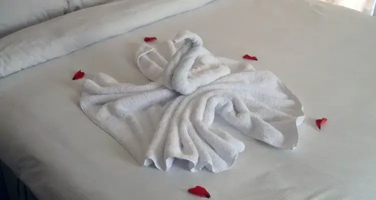 Jak składać ręczniki w hotelu, aby zachwycić gości i zwiększyć komfort