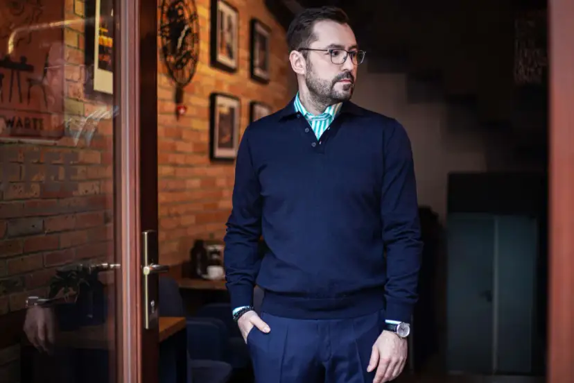 Jak wybrać idealny sweter do koszuli na każdą okazję?