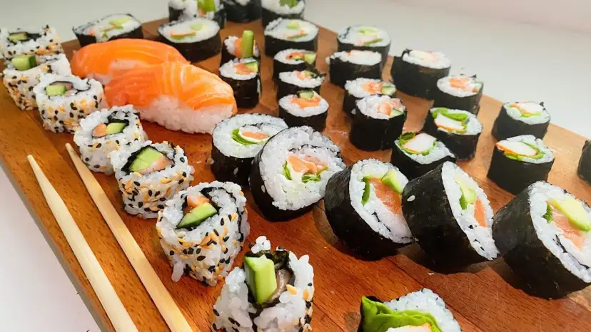 Jak przygotować sushi w domu - proste przepisy i cenne wskazówki