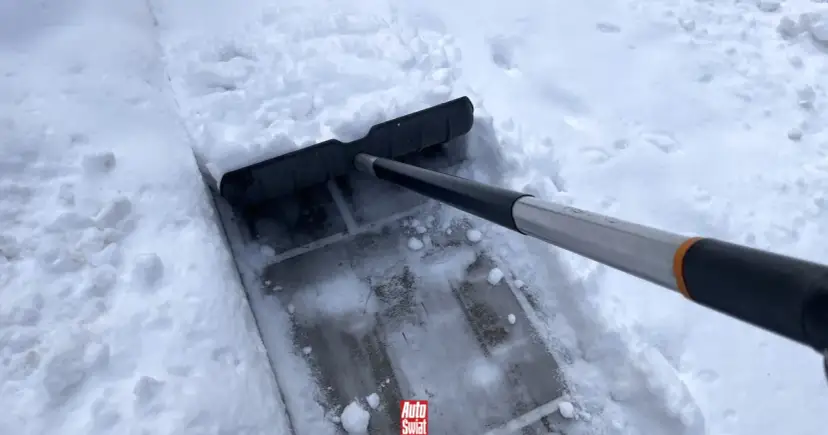 Odśnieżanie podjazdu: Klucz do bezpiecznej zimy bez lodu i mandatu