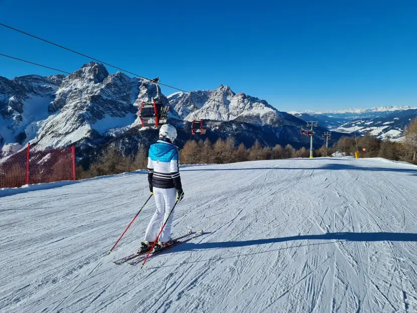 Jak dobrać długość kijków narciarskich? Poradnik eksperta