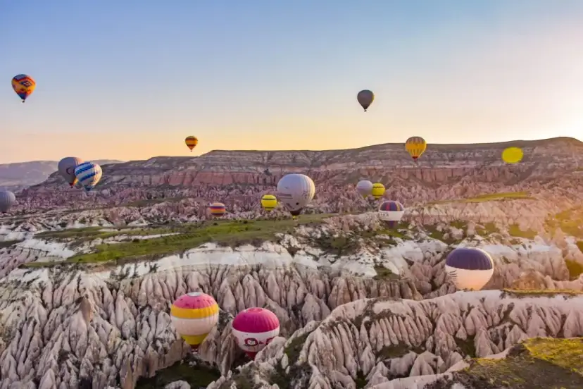 Ile kosztuje lot balonem w Kapadocji? Sprawdź, co wpływa na ceny