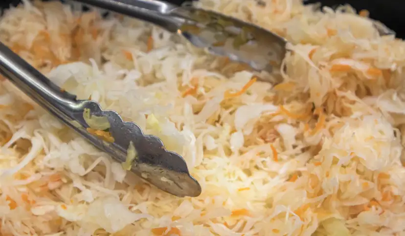 Czym się różni kapusta kiszona od kwaszonej – poznaj kluczowe różnice