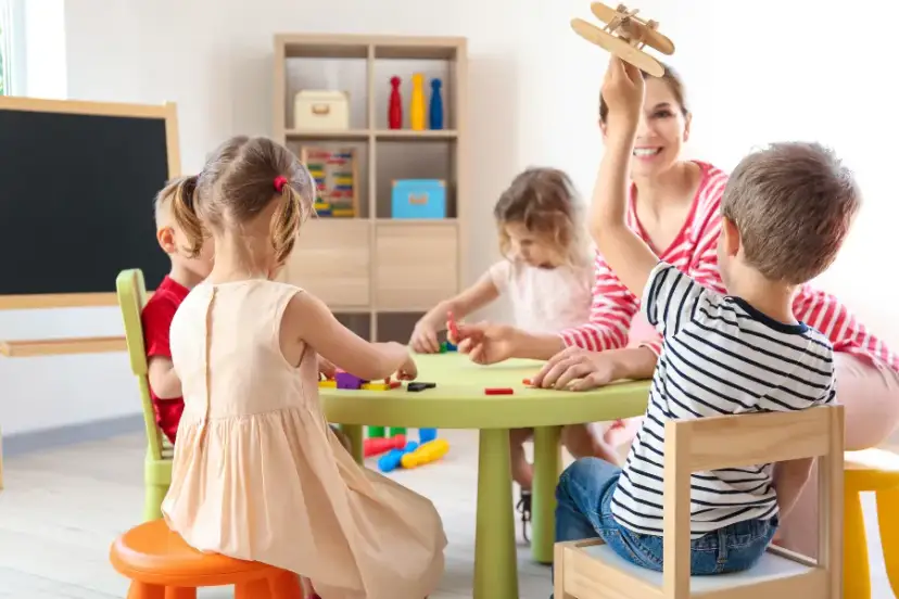 Lepsza praca w żłobku czy przedszkolu? Kluczowe różnice i wybór