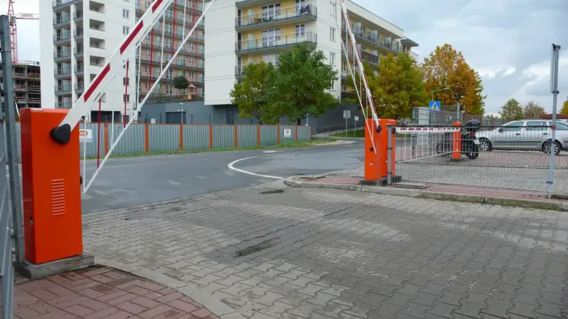 Jak otworzyć szlaban na osiedlu - proste metody i triki, które działają