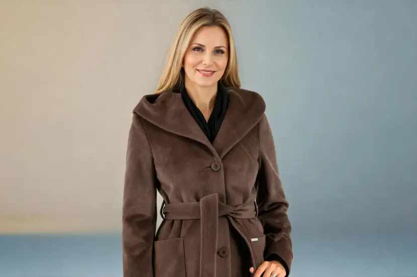 Jak dobrać kolor kurtki lub płaszcza do swojej karnacji – porady dla kobiet dojrzałych