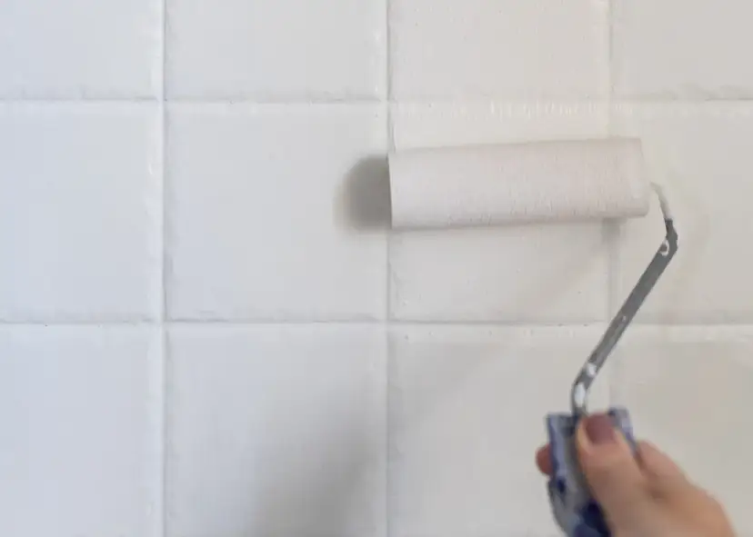 Czym malować kafelki, aby uzyskać trwały i estetyczny efekt?