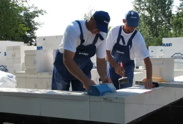 Jaką zaprawę do gazobetonu wybrać, by uniknąć problemów?