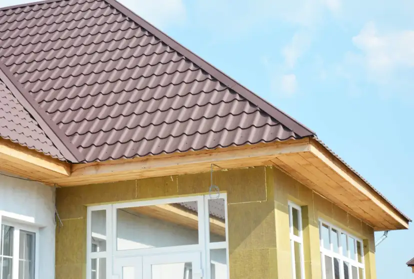 Okap dachu – kluczowe informacje o jego funkcji i znaczeniu w architekturze