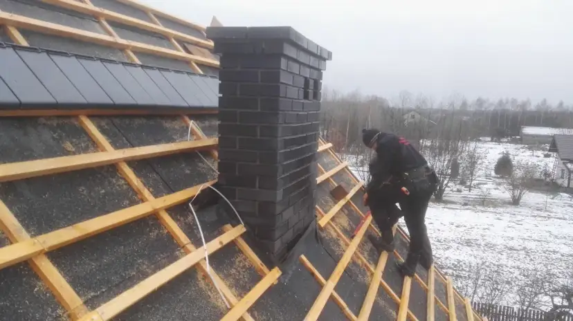 Czy dachówki się przykręca? Odkryj najlepsze metody montażu