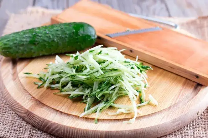 Jak zrobić ogórki na zupę ogórkową - prosty przepis na smaczną zupę