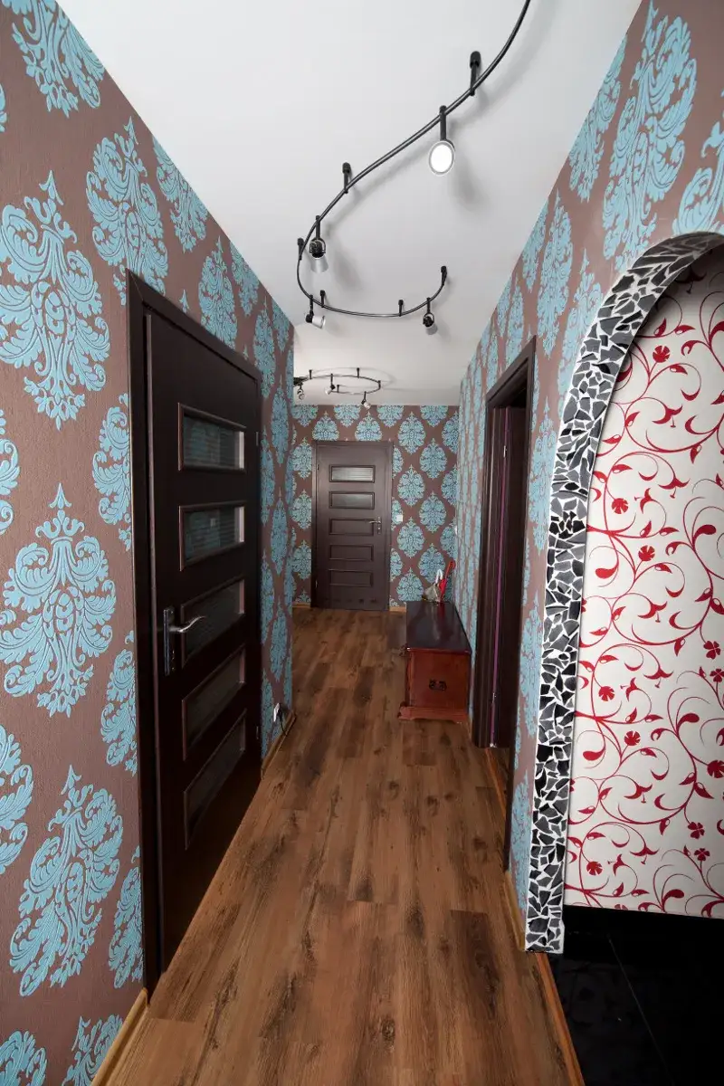 Jak wyłożyć ściany w przedpokoju, by uniknąć kosztownych błędów