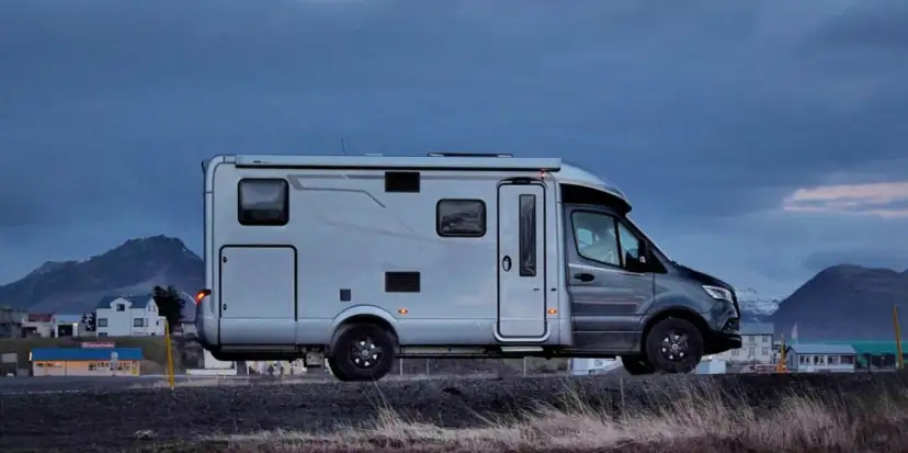 Zimowy wynajem kampera – przełamujemy stereotypy i sprawdzamy, dlaczego warto