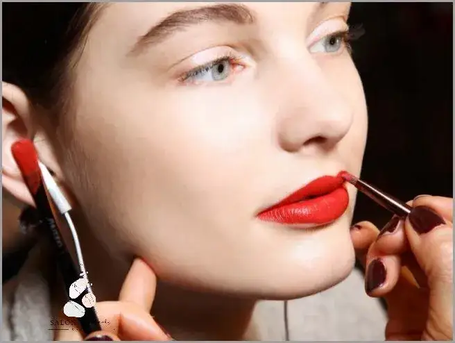 Brązowa szminka dla kogo? Sprawdź, komu pasuje i jak ją nosić!