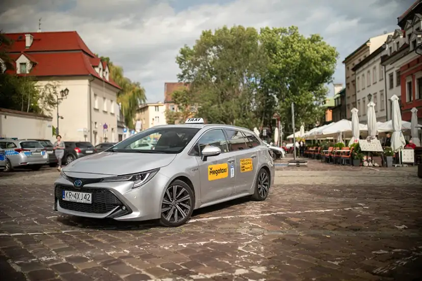 Weekendowy transport w Krakowie: sprawdź, jak Mega Taxi ratuje Ci czas i nerwy