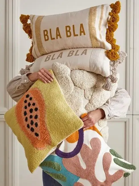 Jak dobrać poduszki dekoracyjne, by uniknąć błędów w aranżacji wnętrz