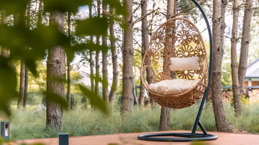 Jak zamontować fotel wiszący do sufitu - uniknij najczęstszych błędów