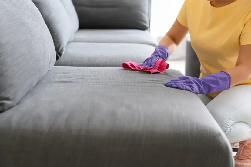 Jak zmiękczyć twardą kanapę? Odzyskaj komfort!