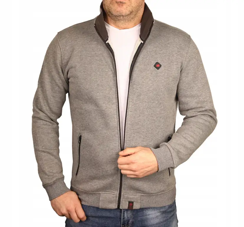 Bluza relaxed fit - co to znaczy i jak ją nosić z klasą?