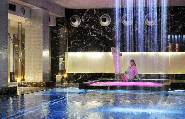 Ile kosztuje nocleg w hotelu? Zaskakujące ceny w Polsce!