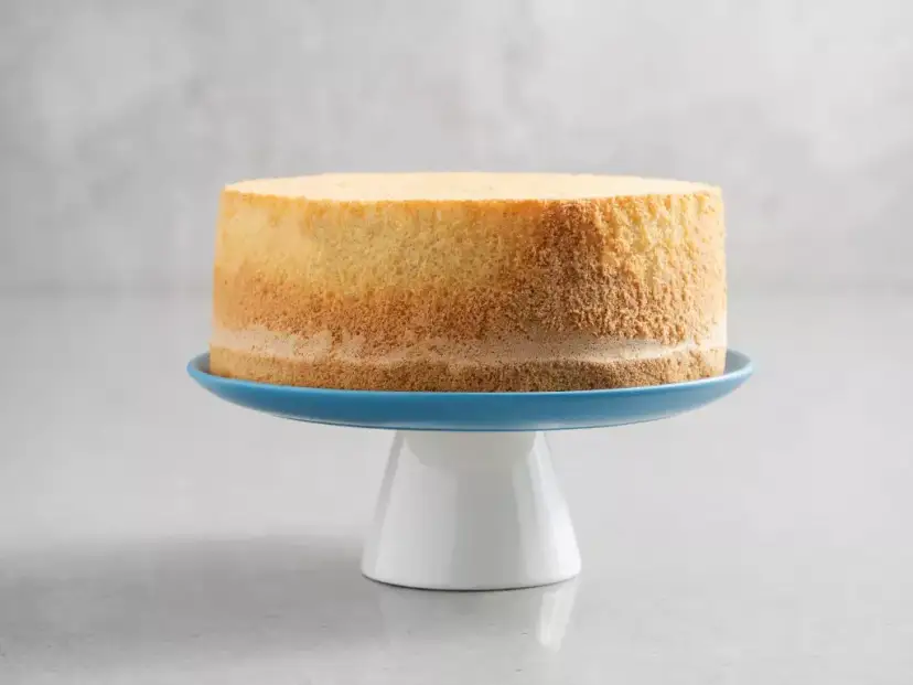 Ile wcześniej można upiec biszkopt na tort, aby był świeży i smaczny?