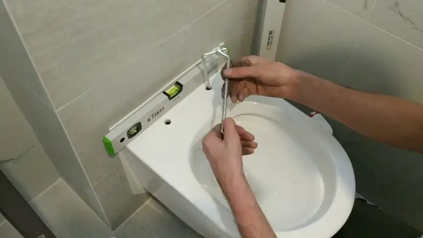 Jak zamontować sedes podwieszany - uniknij najczęstszych błędów