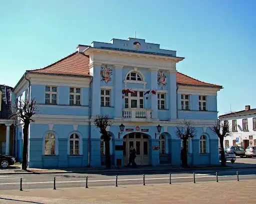 Zimowy weekend w powiecie zgierskim: 5 magicznych miejsc na spacer, które warto odwiedzić w styczniu