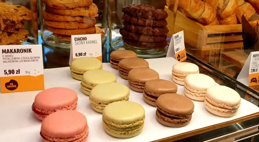 Ile kosztują makaroniki w McDonald's? Ceny, smaki i gdzie kupić