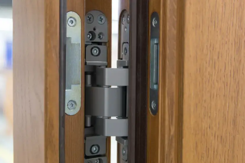 Montaż zawiasów w drzwiach: poradnik krok po kroku. Zrób to sam!