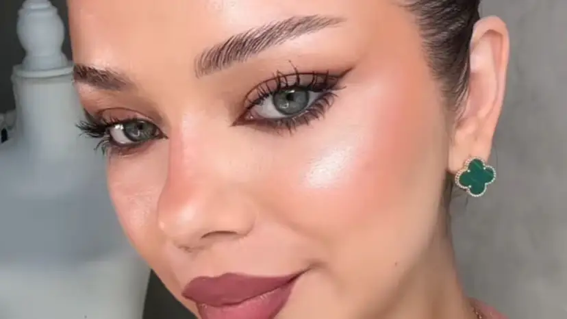 Makijaż dla zielonych oczu: Odkryj sekrety, by Twoje spojrzenie olśniewało!