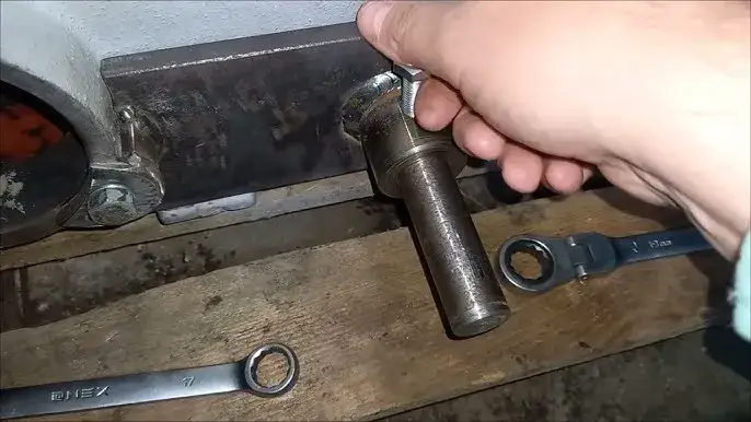 Jak wymienić wałek pedału sprzęgła C-360 i uniknąć typowych błędów