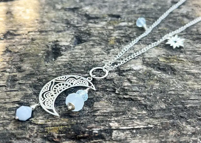 Wisiorek czakry: jak wybrać idealny amulet dla równowagi emocjonalnej