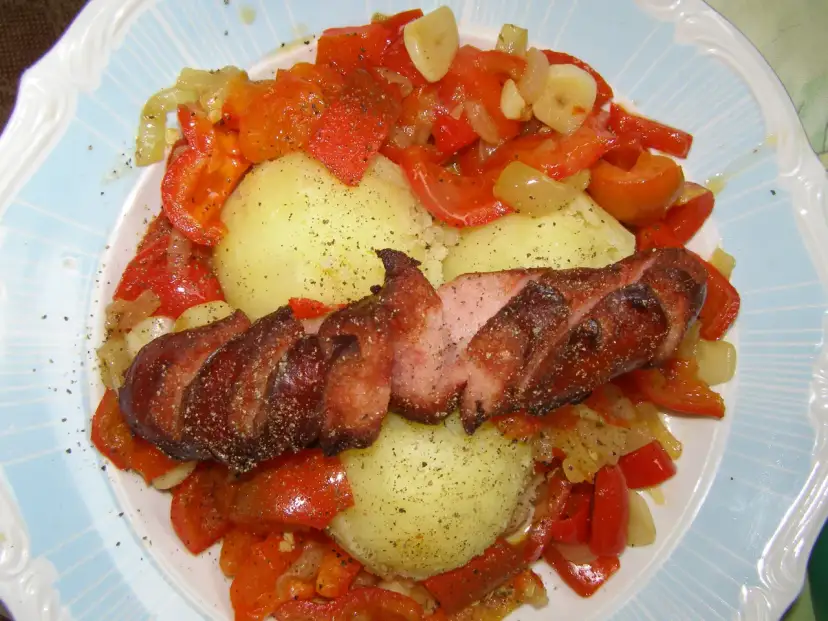 Szybkie i łatwe przepisy na obiad z kiełbasy, które pokochasz