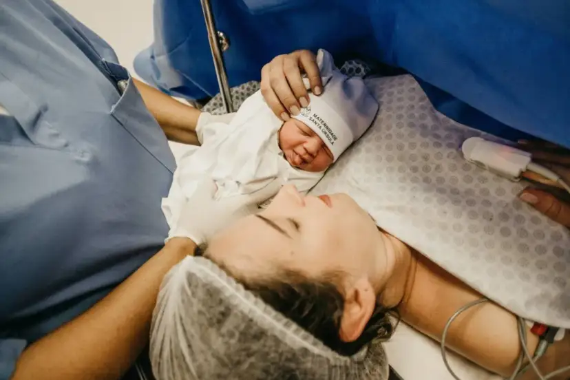 Nowy człowiek na świecie! Po tym, ile trwa porod, matka i dziecko są razem.